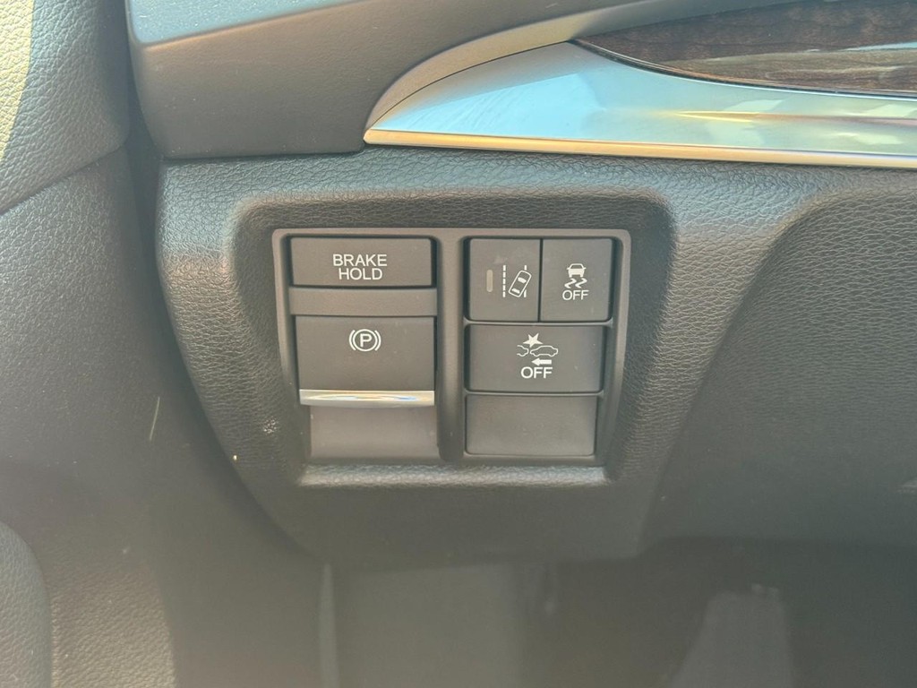 Acura MDX Vehicle Full-screen Gallery Image 21
