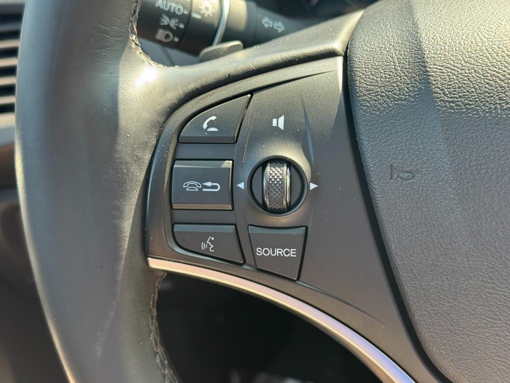 Acura MDX Vehicle Full-screen Gallery Image 22