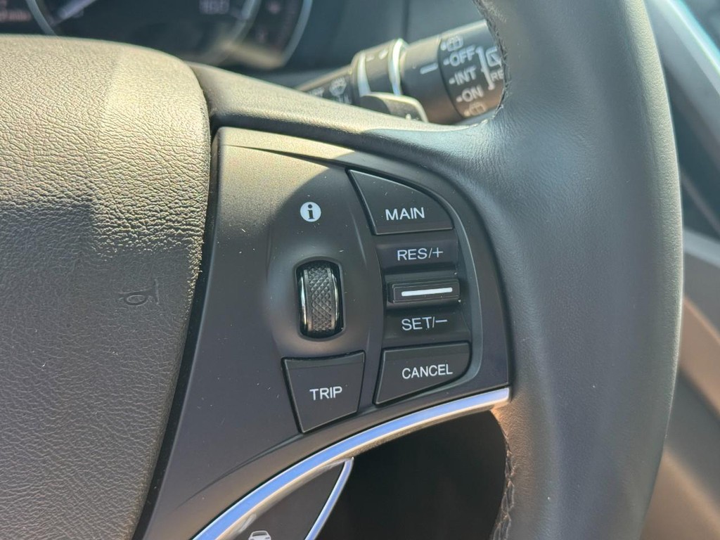 Acura MDX Vehicle Full-screen Gallery Image 23