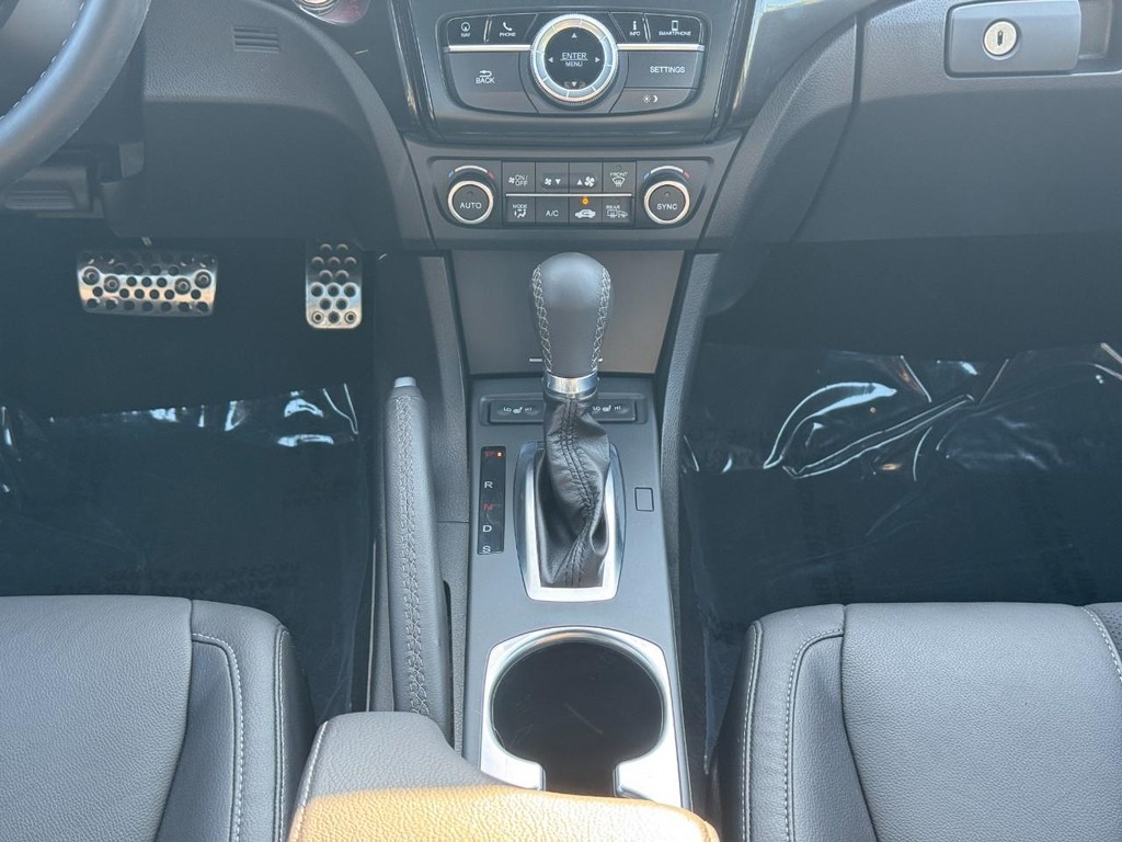 Acura ILX Vehicle Full-screen Gallery Image 15