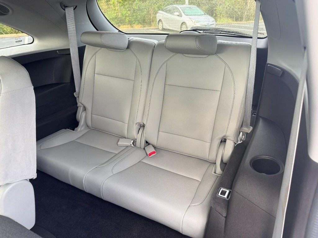 Acura MDX Vehicle Full-screen Gallery Image 10