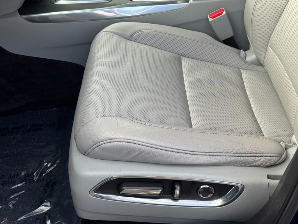 Acura MDX Vehicle Full-screen Gallery Image 19