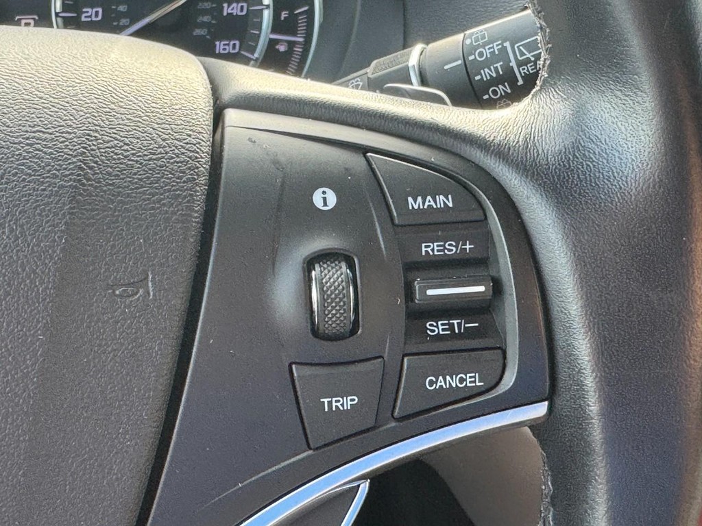 Acura MDX Vehicle Full-screen Gallery Image 22