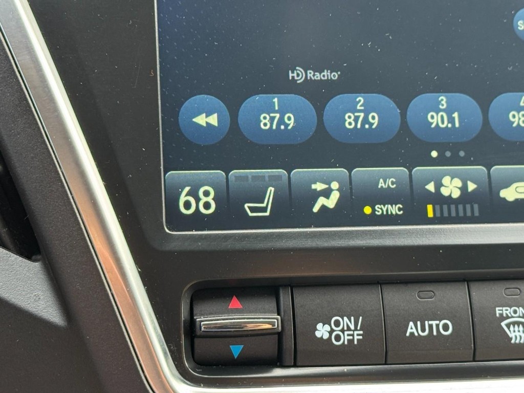 Acura MDX Vehicle Full-screen Gallery Image 26