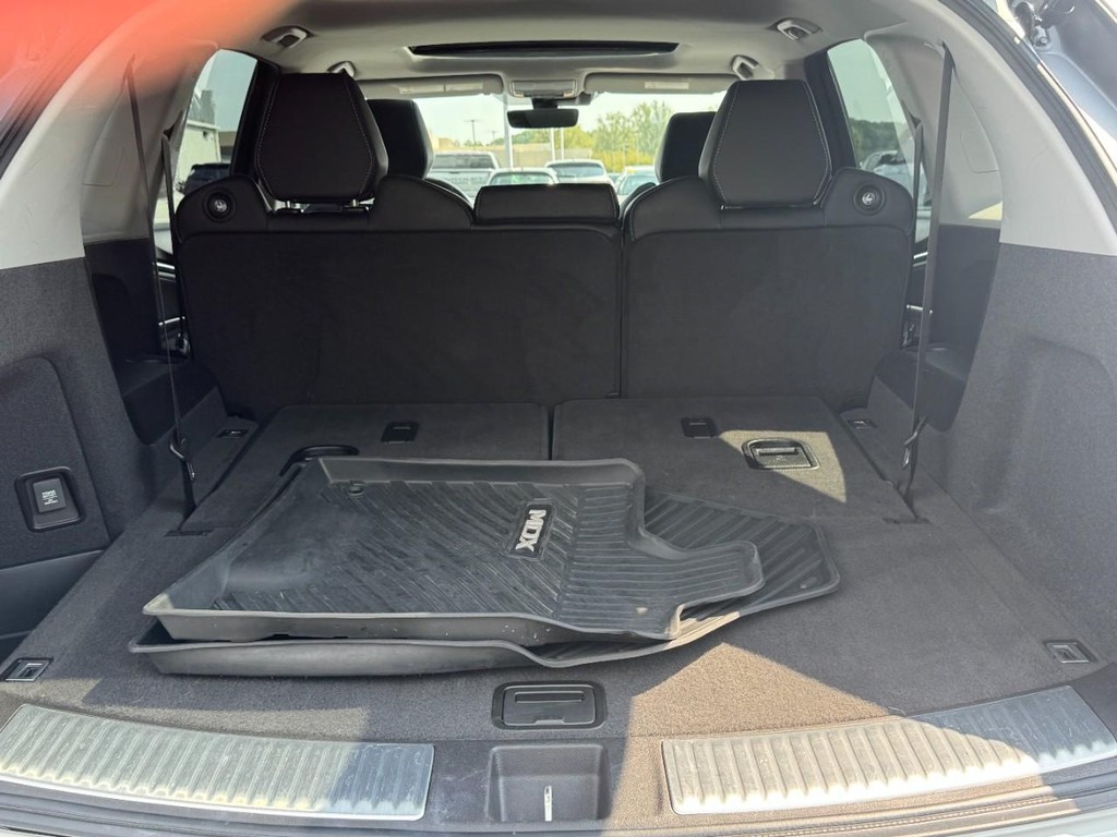 Acura MDX Vehicle Full-screen Gallery Image 04
