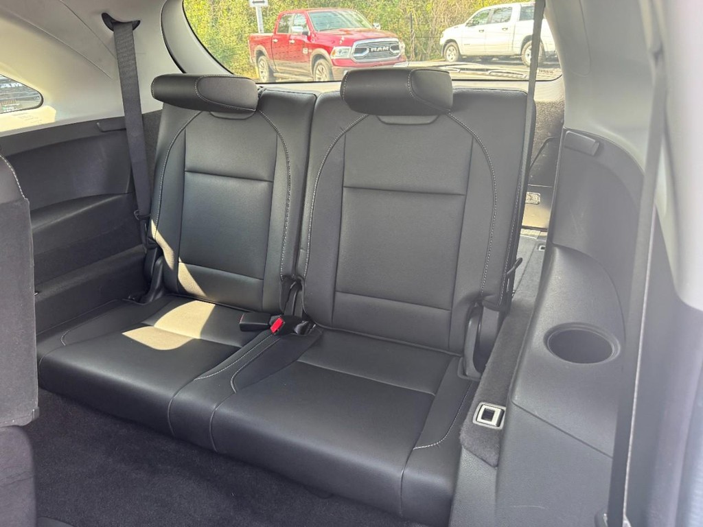 Acura MDX Vehicle Full-screen Gallery Image 10