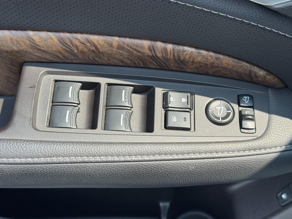 Acura MDX Vehicle Full-screen Gallery Image 17