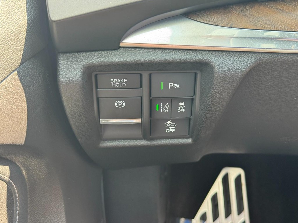 Acura MDX Vehicle Full-screen Gallery Image 20