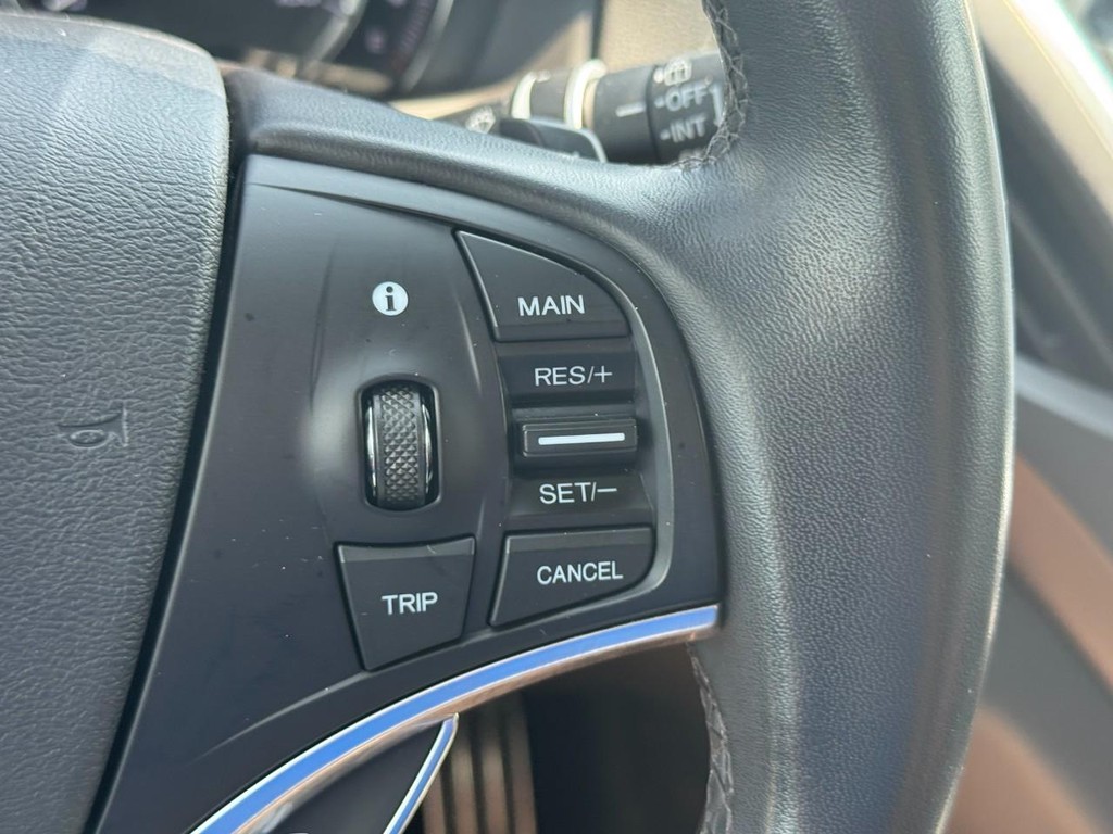 Acura MDX Vehicle Full-screen Gallery Image 22