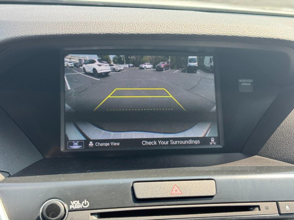 Acura MDX Vehicle Full-screen Gallery Image 25
