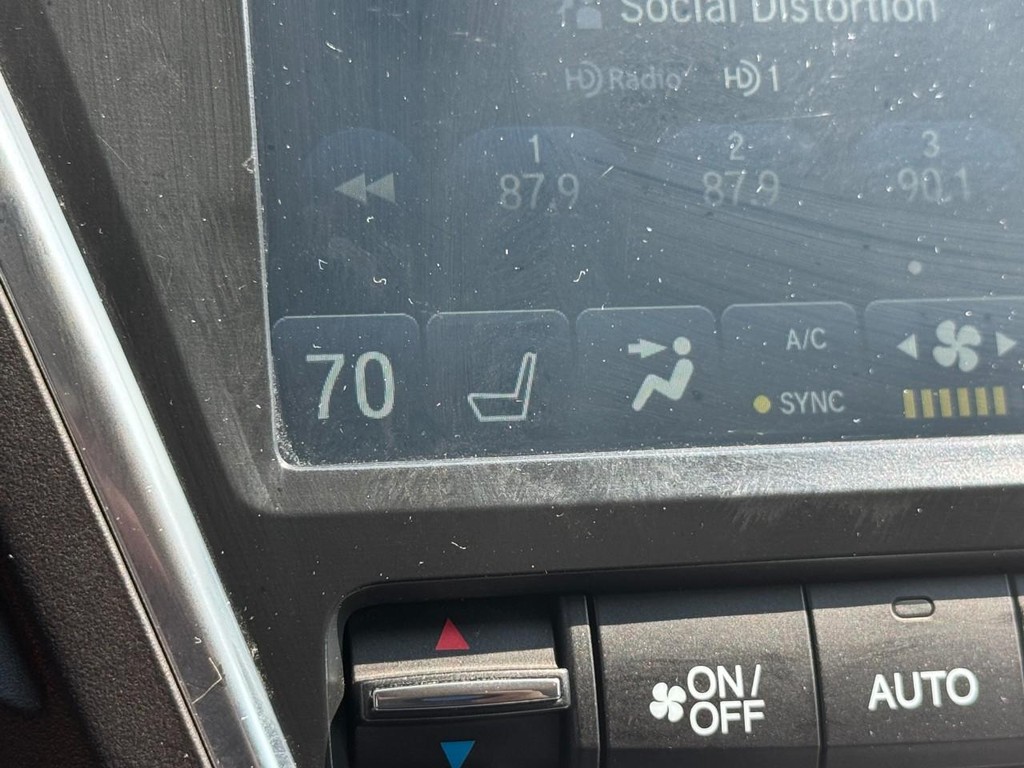 Acura MDX Vehicle Full-screen Gallery Image 26