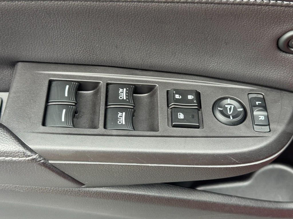 Acura ILX Vehicle Full-screen Gallery Image 16