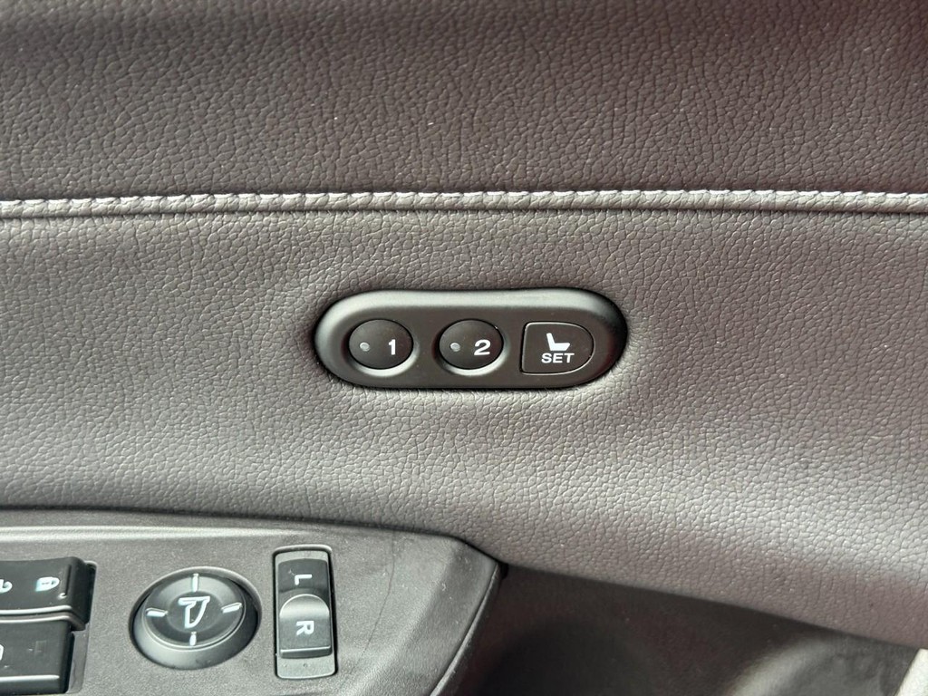 Acura ILX Vehicle Full-screen Gallery Image 17