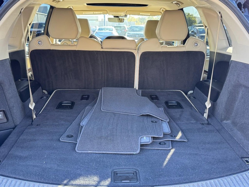 Acura MDX Vehicle Full-screen Gallery Image 04