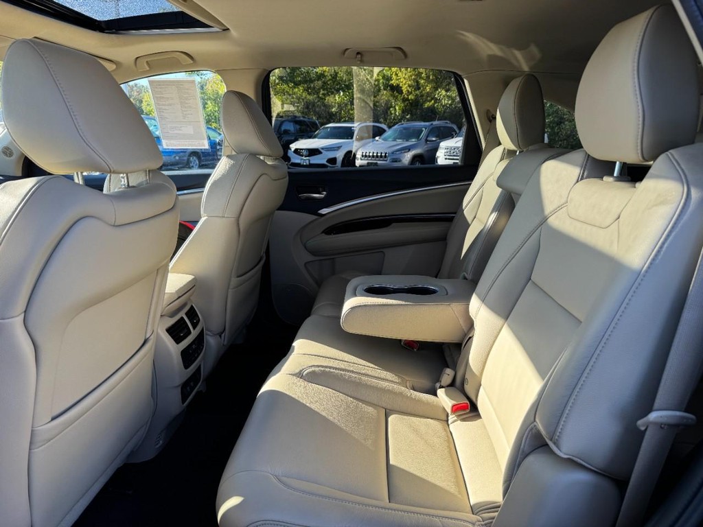Acura MDX Vehicle Full-screen Gallery Image 11