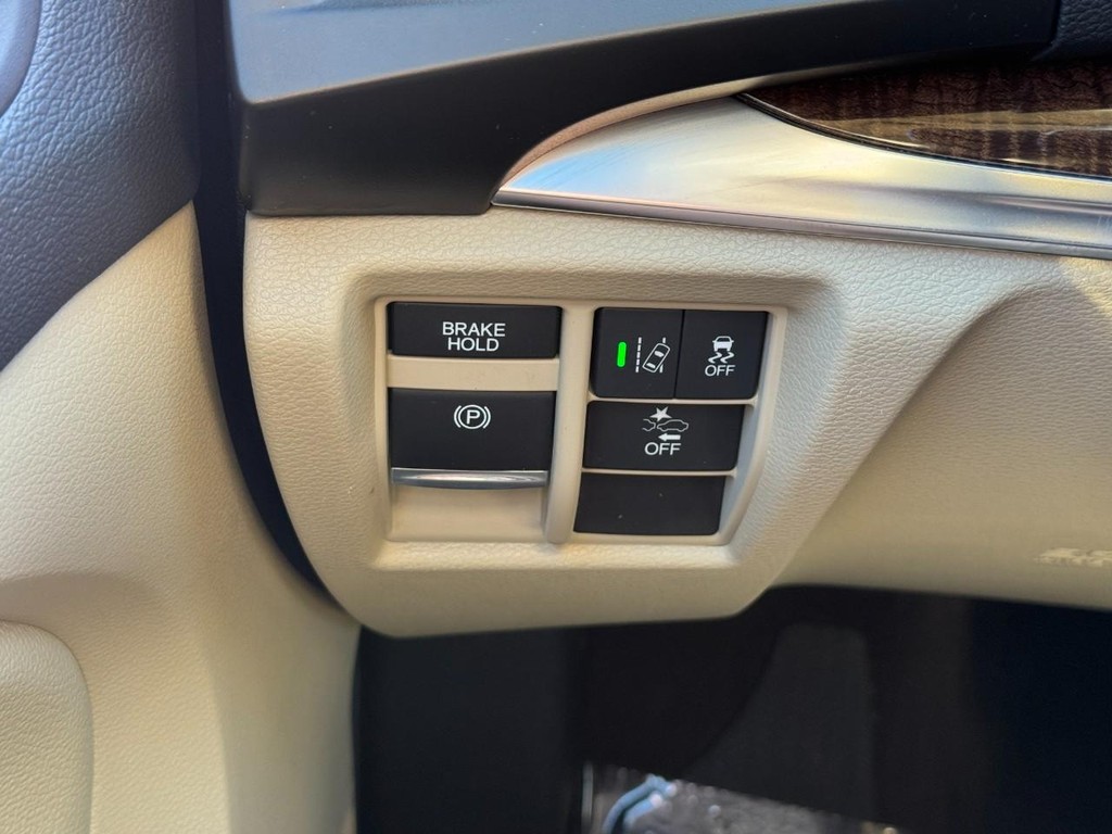 Acura MDX Vehicle Full-screen Gallery Image 20