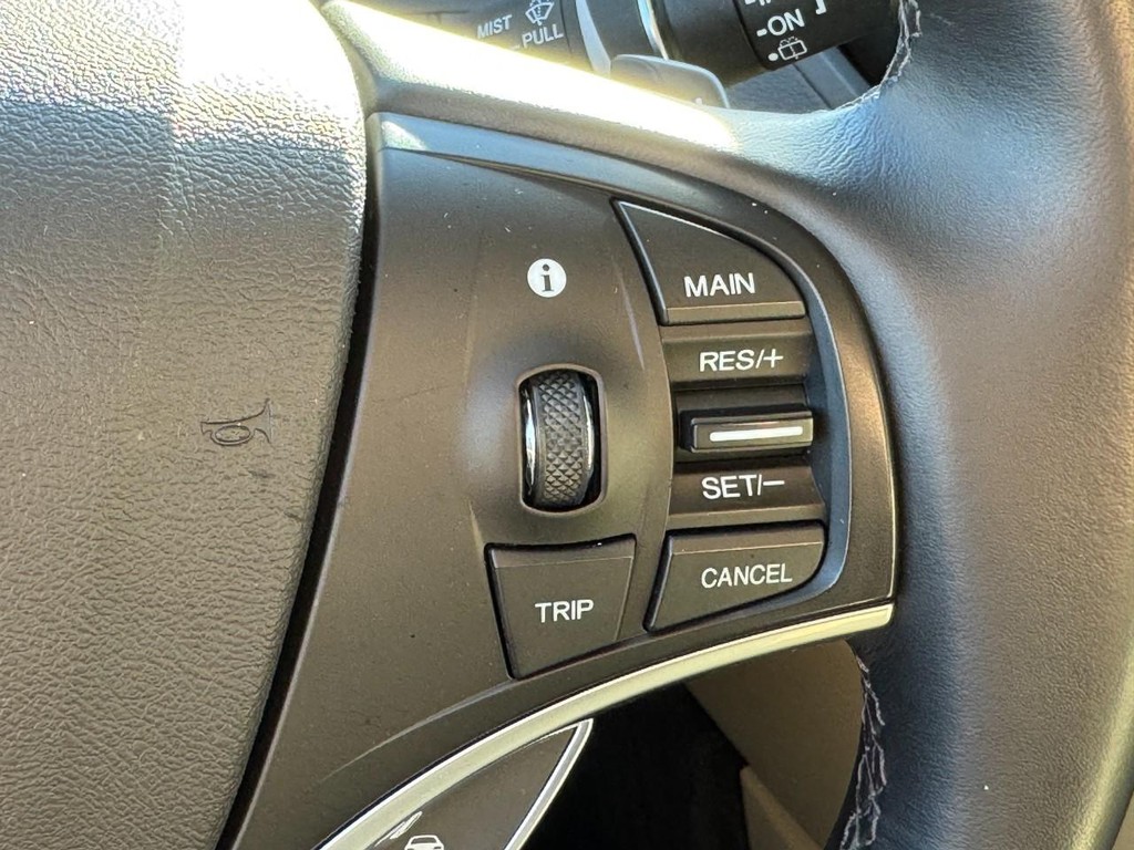 Acura MDX Vehicle Full-screen Gallery Image 22