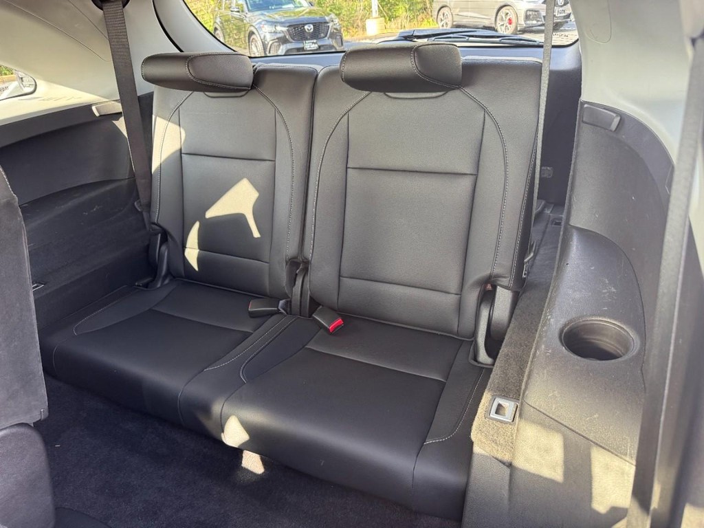 Acura MDX Vehicle Full-screen Gallery Image 10
