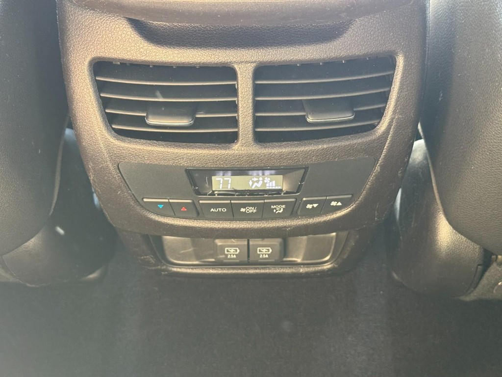 Acura MDX Vehicle Full-screen Gallery Image 12