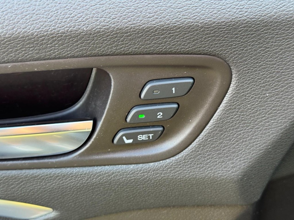Acura MDX Vehicle Full-screen Gallery Image 18