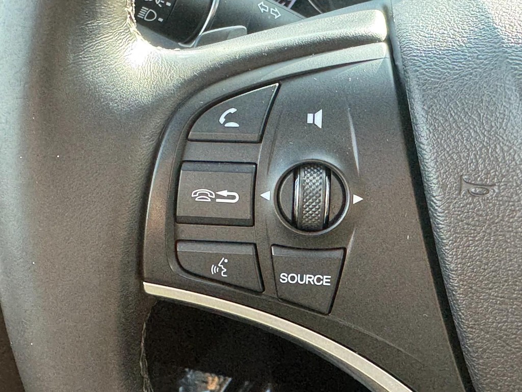 Acura MDX Vehicle Full-screen Gallery Image 21