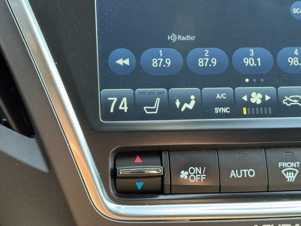 Acura MDX Vehicle Full-screen Gallery Image 26