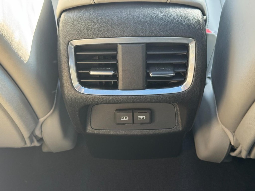 Acura RDX Vehicle Full-screen Gallery Image 11