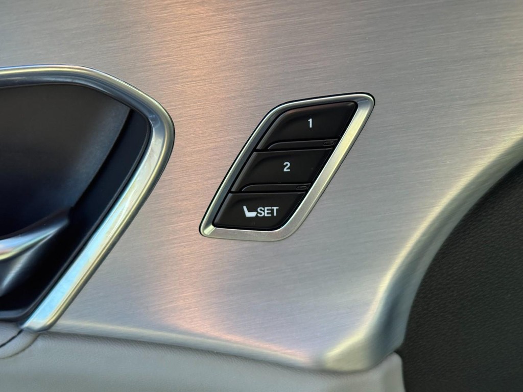 Acura RDX Vehicle Full-screen Gallery Image 17