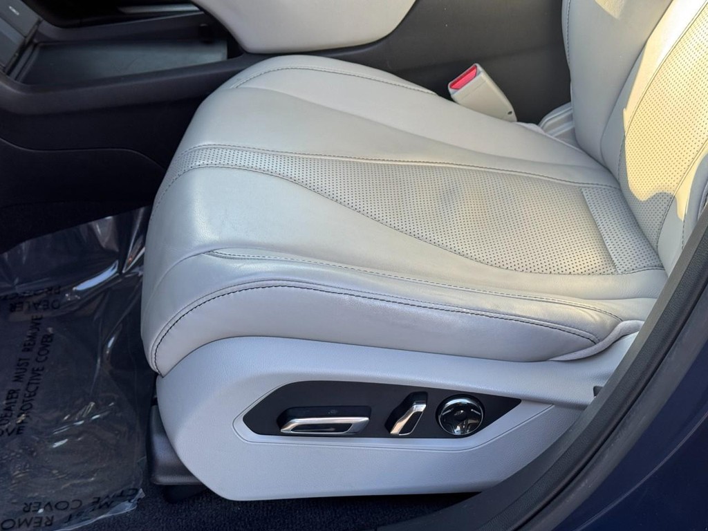 Acura RDX Vehicle Full-screen Gallery Image 18