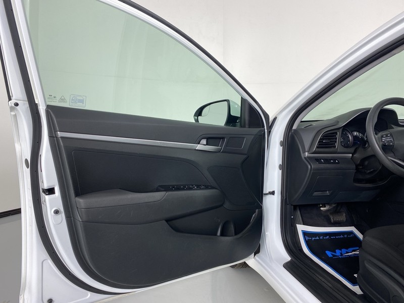 2020 Hyundai Elantra SE photo