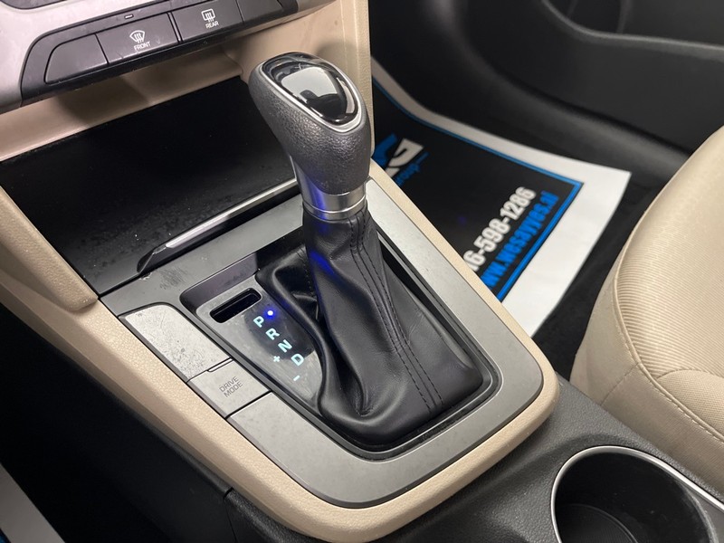 2018 Hyundai Elantra SEL photo