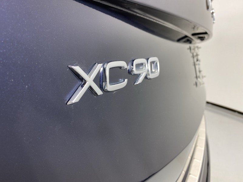 2016 Volvo XC90 T6 Momentum photo