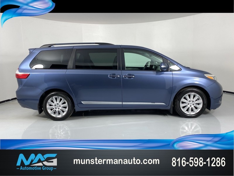 The 2016 Toyota Sienna Limited 7 Passenger photos