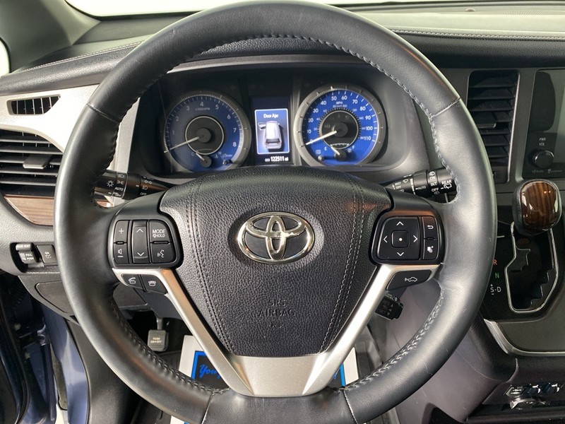 2016 Toyota Sienna Limited 7 Passenger photo