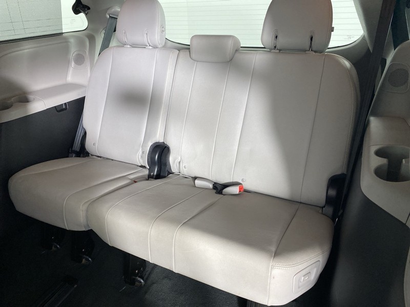 2016 Toyota Sienna Limited 7 Passenger photo