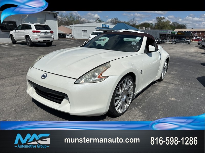The 2012 Nissan 370Z Roadster photos