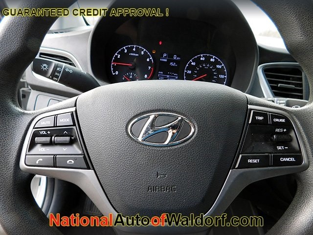 Hyundai Accent 4-Door Vehicle Image 14