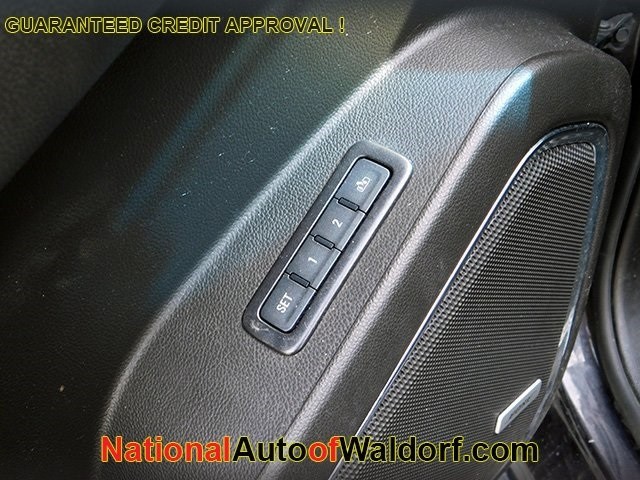 Chevrolet Suburban Vehicle Image 20