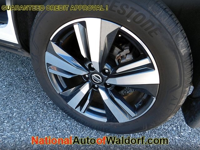 Nissan Rogue Vehicle Image 10