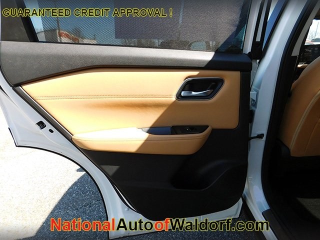 Nissan Rogue Vehicle Image 12