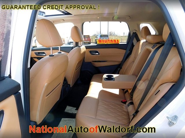 Nissan Rogue Vehicle Image 13