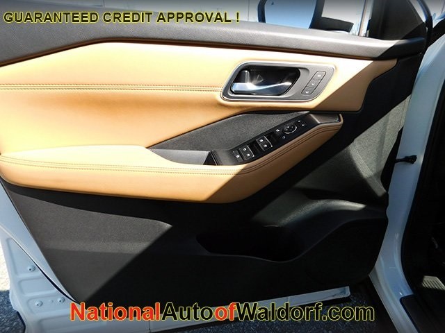Nissan Rogue Vehicle Image 16