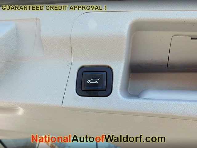 GMC Acadia Vehicle Image 12