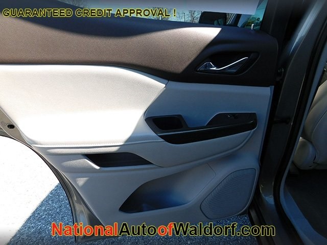 GMC Acadia Vehicle Image 13