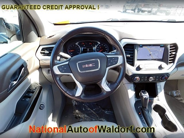 GMC Acadia Vehicle Image 16