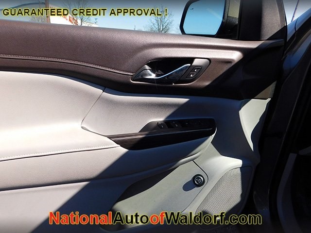 GMC Acadia Vehicle Image 17
