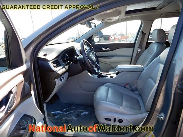 GMC Acadia Vehicle Image 18