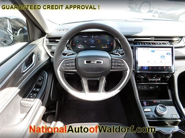 Jeep Grand Cherokee 4xe Vehicle Image 14