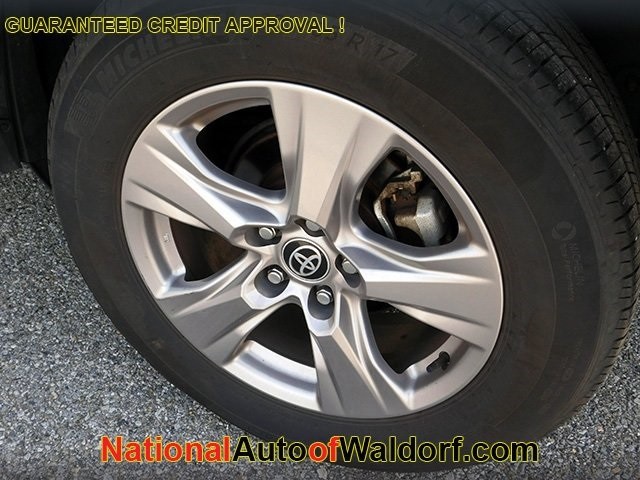 Toyota RAV4 Vehicle Image 08