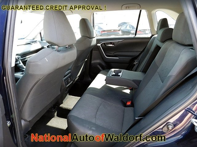 Toyota RAV4 Vehicle Image 10